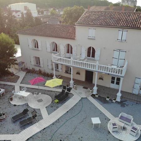 Le Clos Des Cedres B&B La Rochefoucauld Exterior photo