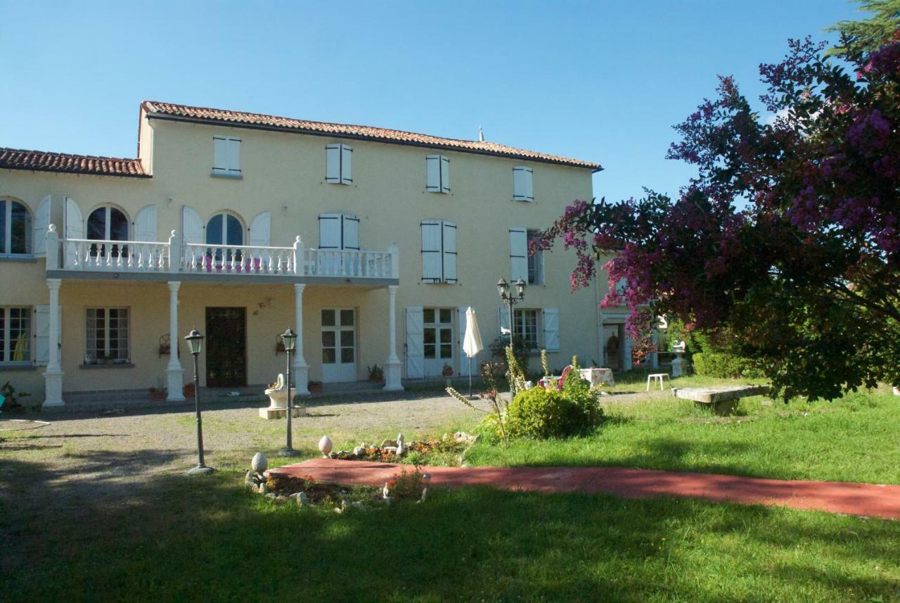 Le Clos Des Cedres B&B La Rochefoucauld Exterior photo