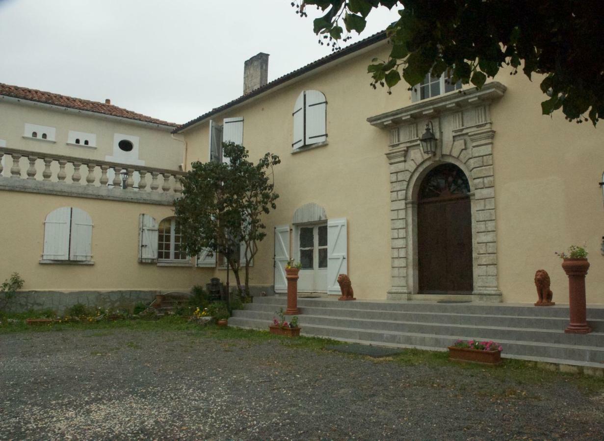 Le Clos Des Cedres B&B La Rochefoucauld Exterior photo